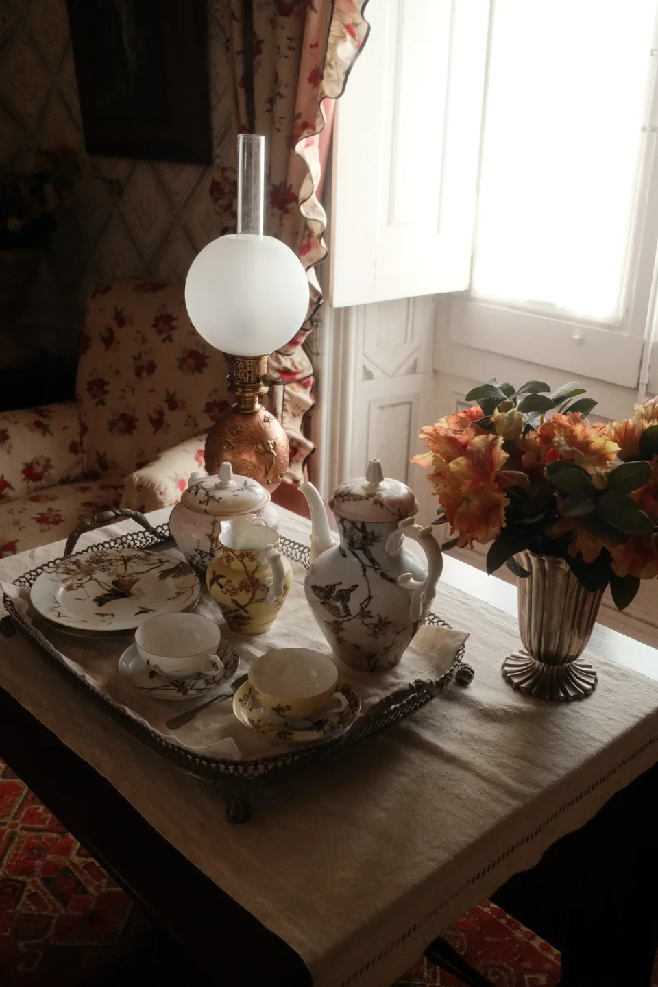 Porcelain by the window